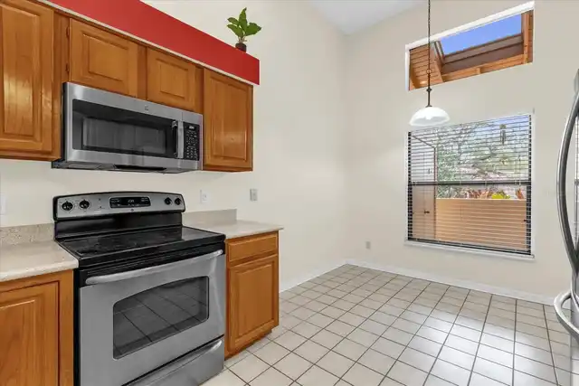 Listing Photo 7