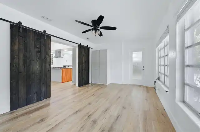 Listing Photo 11