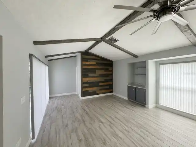 Listing Photo 14
