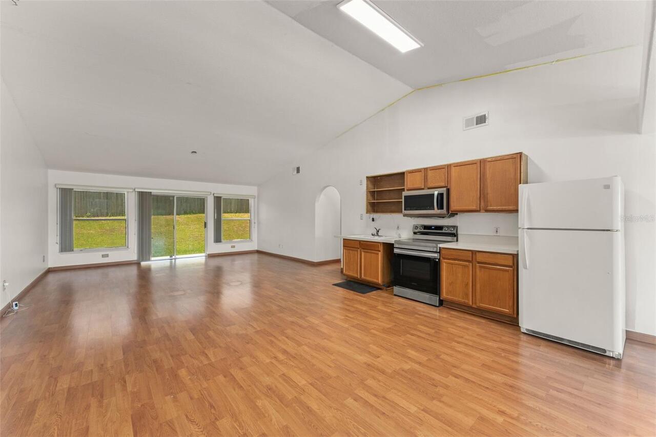 Listing Photo 10