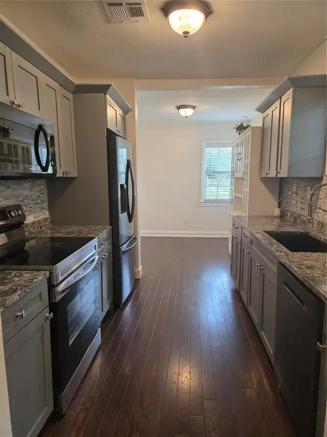 Listing Photo 17