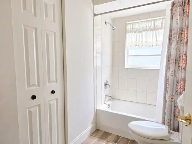 Listing Photo 11