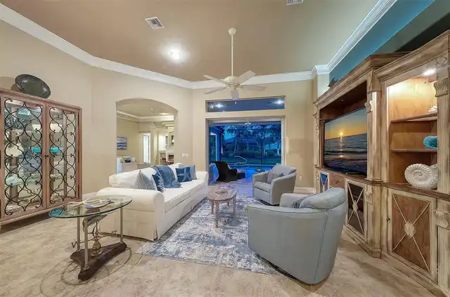 Listing Photo 8