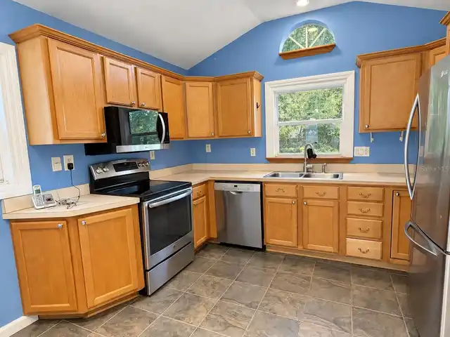 Listing Photo 12