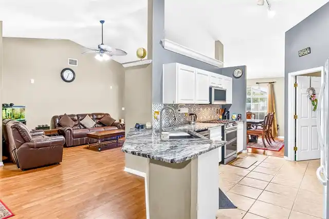 Listing Photo 7