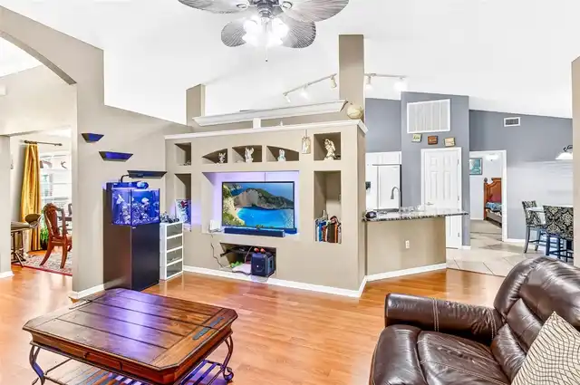 Listing Photo 15
