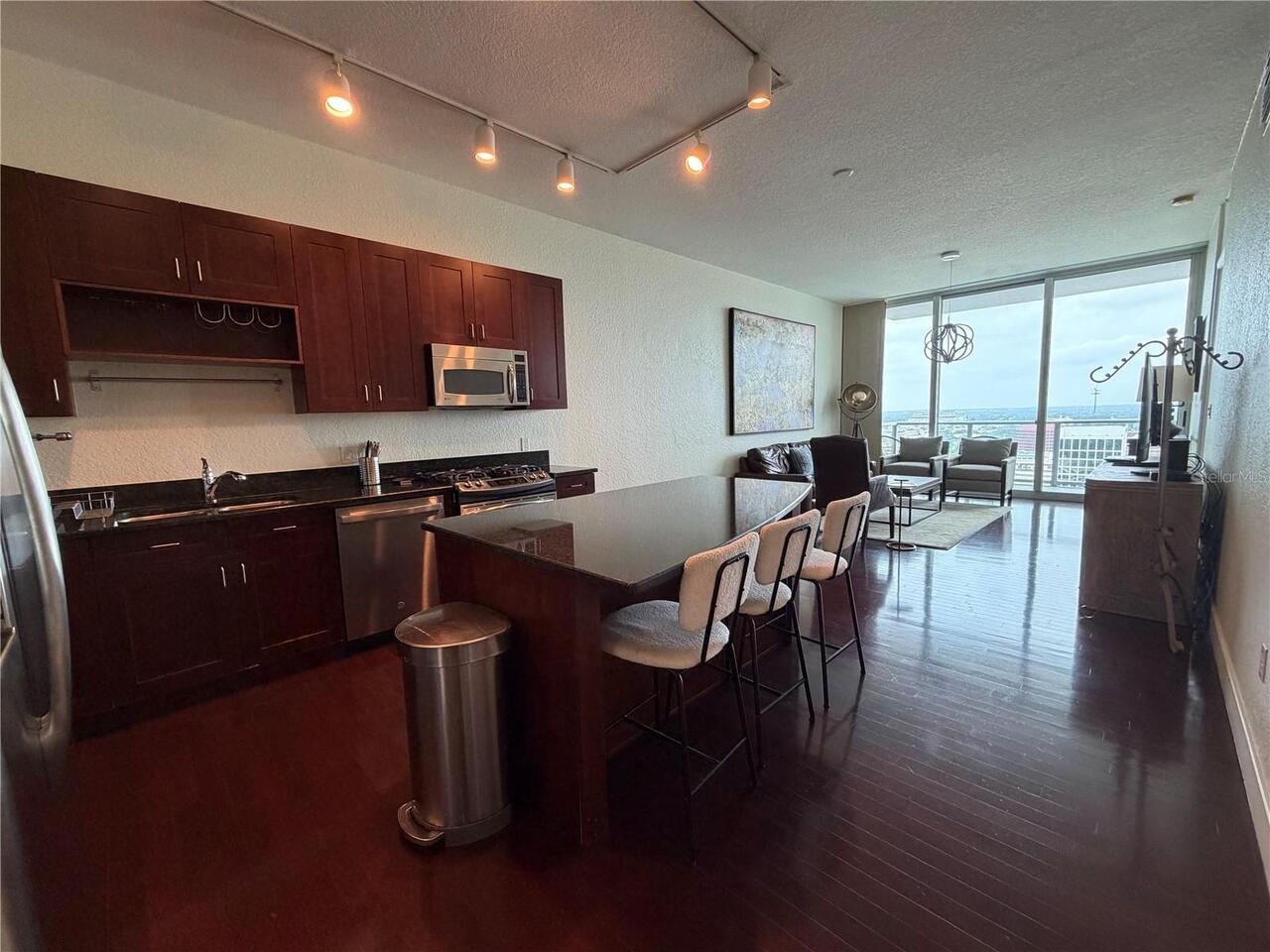 Listing Photo 8