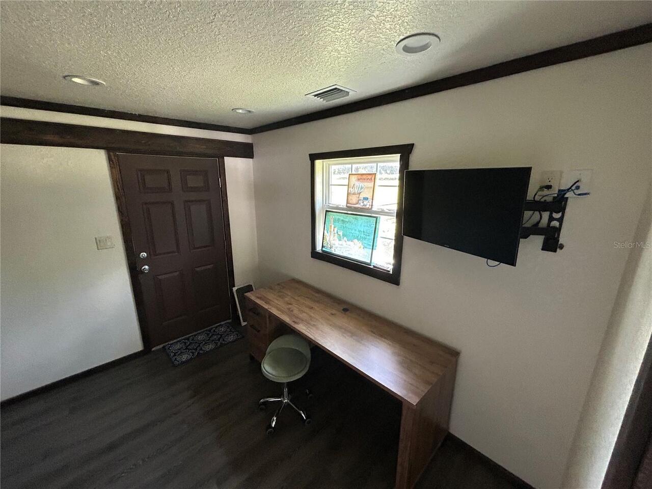 Listing Photo 9