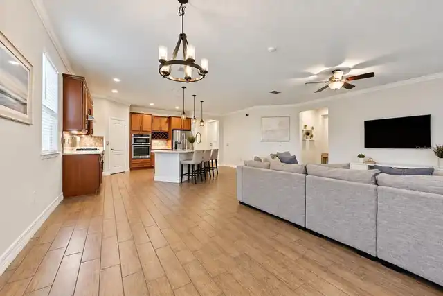 Listing Photo 10