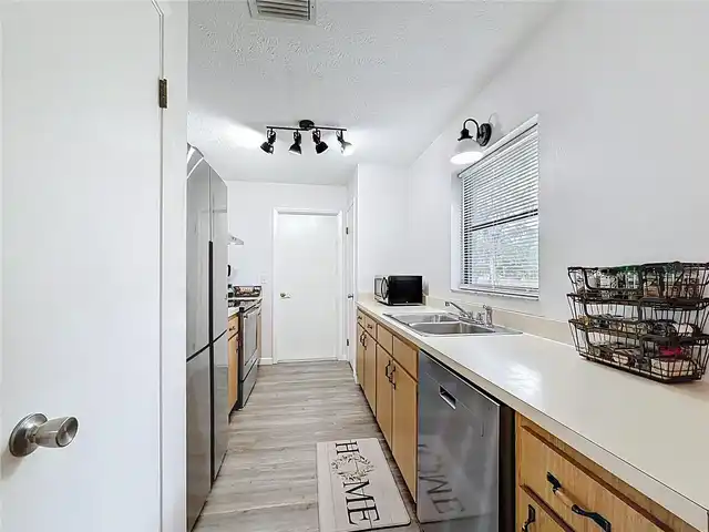 Listing Photo 17