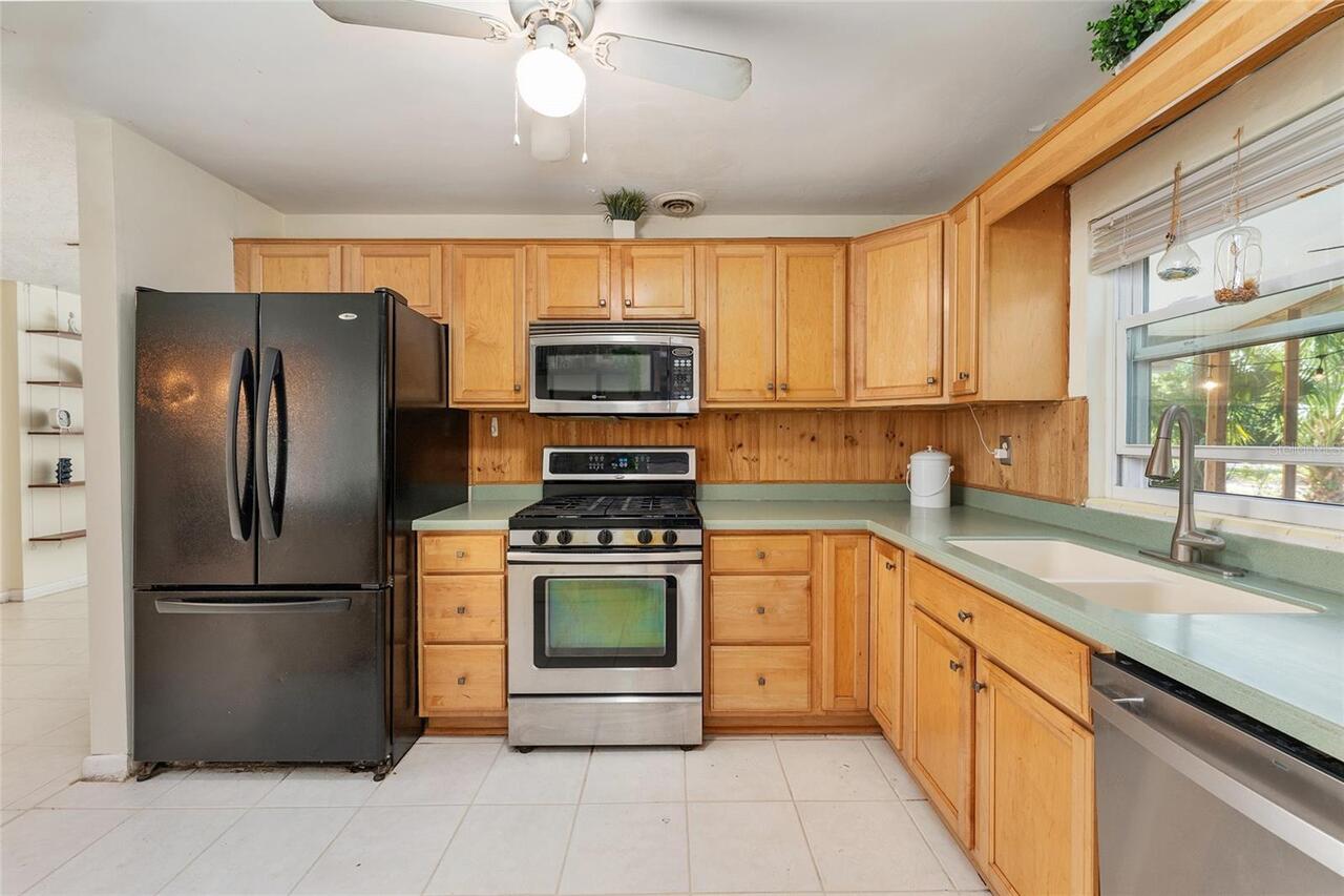 Listing Photo 11