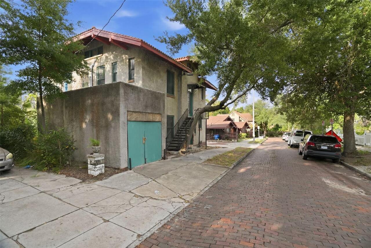 Listing Photo 11