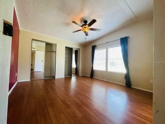 Listing Photo 12