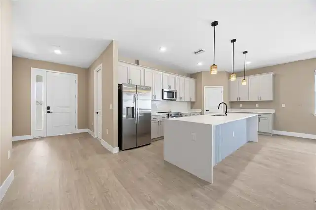 Listing Photo 11