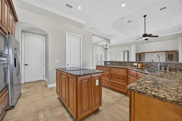 Listing Photo 12