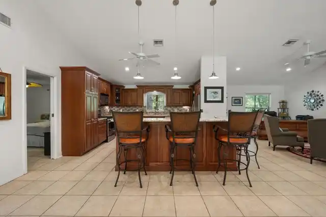 Listing Photo 9