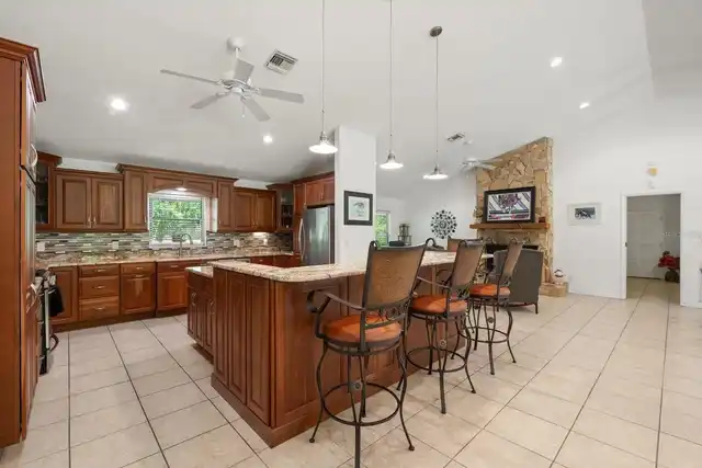 Listing Photo 15