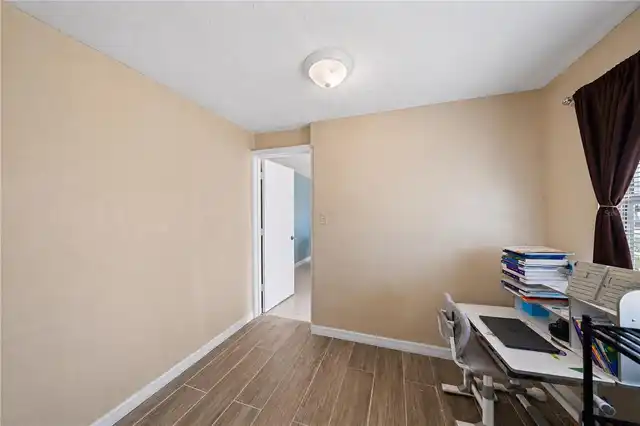 Listing Photo 12