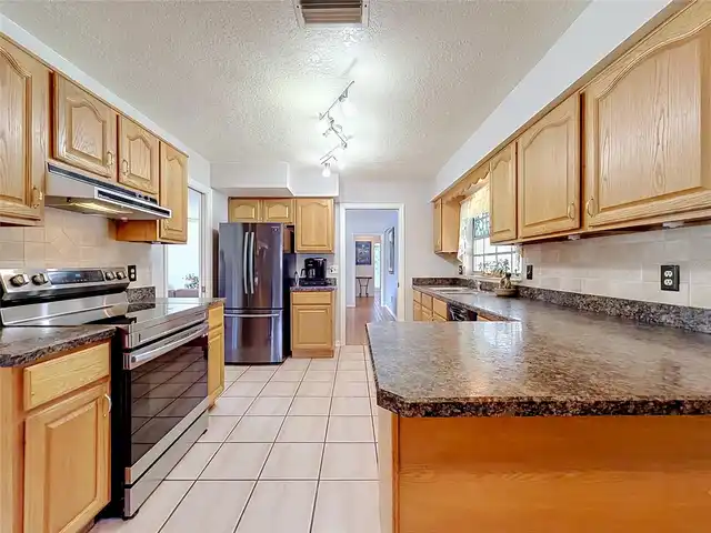 Listing Photo 12