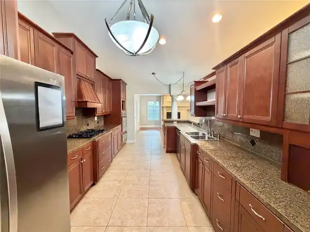 Listing Photo 12