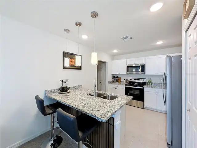 Listing Photo 12
