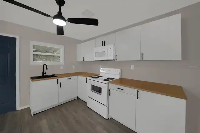 Listing Photo 11