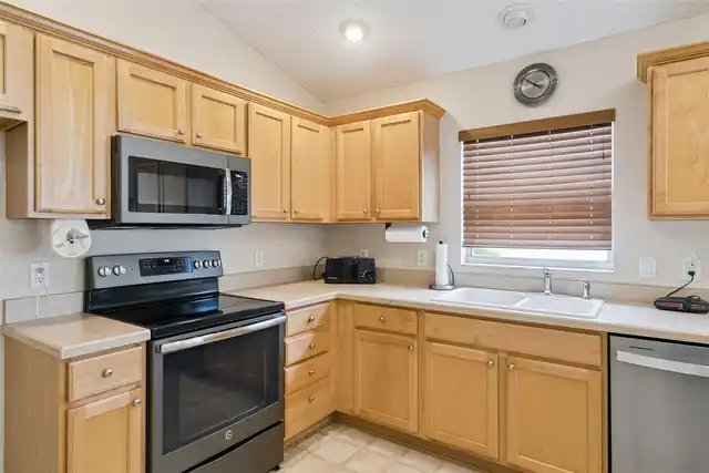 Listing Photo 9