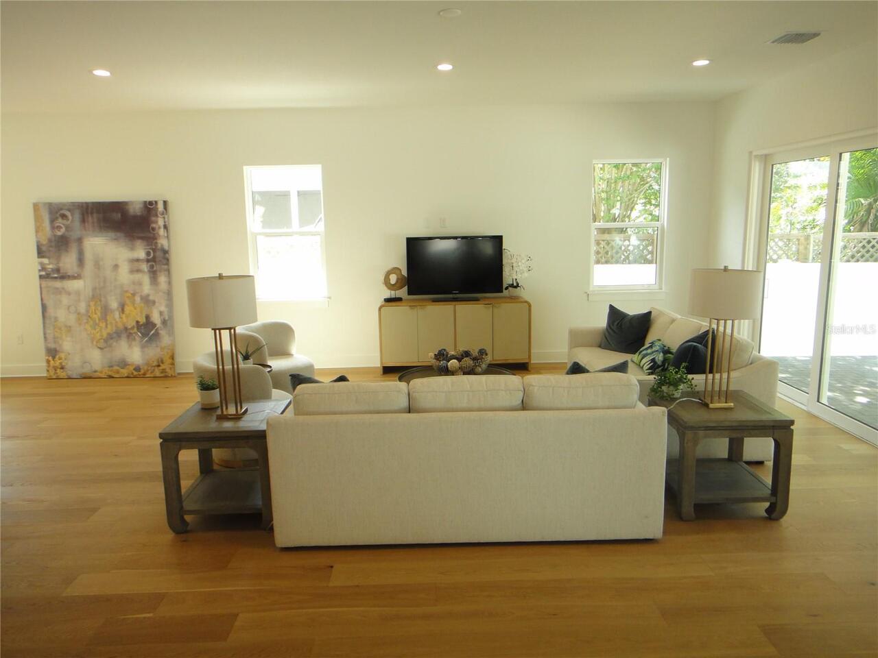 Listing Photo 14