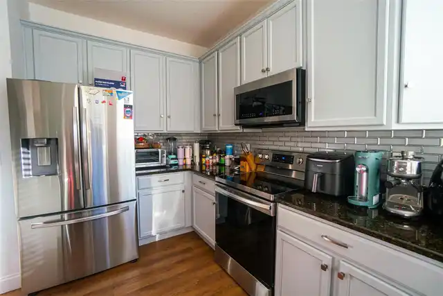 Listing Photo 5