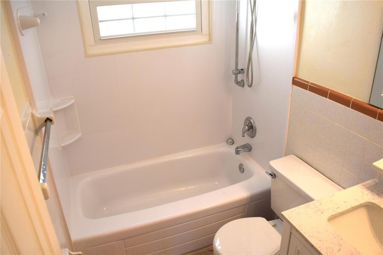 Listing Photo 12