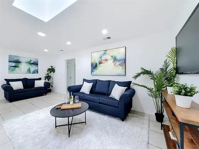 Listing Photo 10