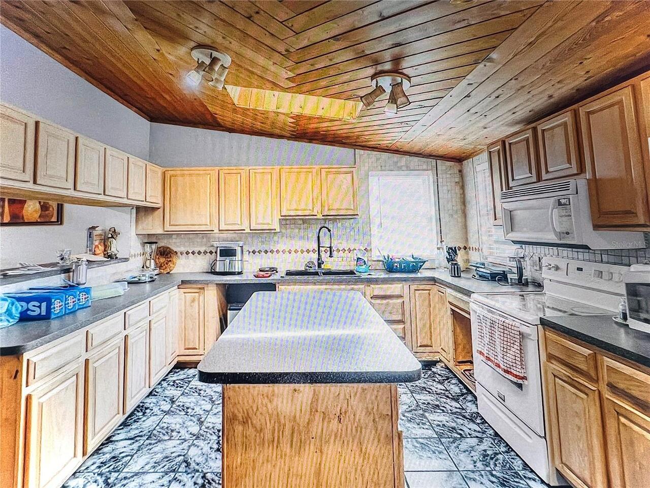 Listing Photo 8