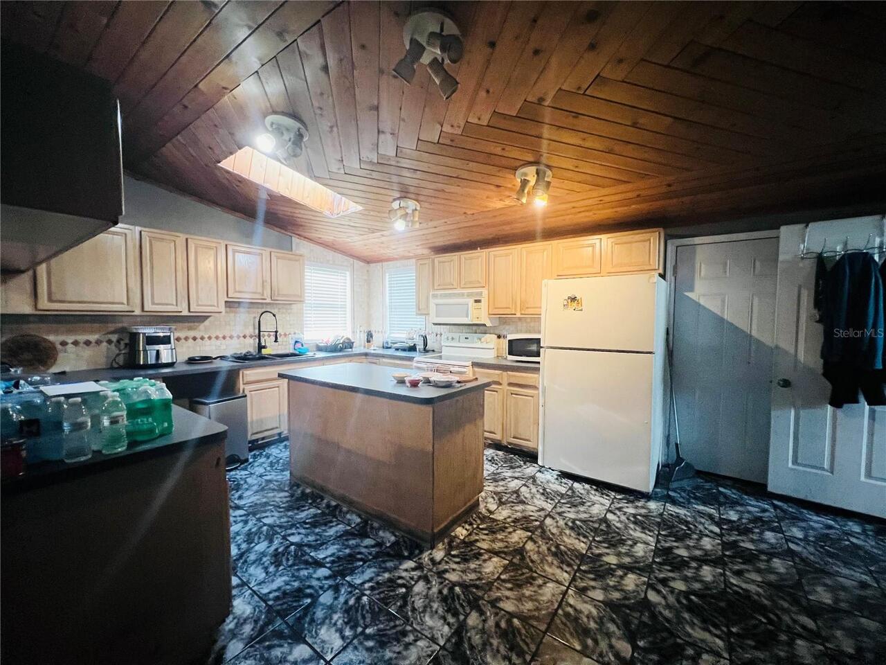 Listing Photo 9