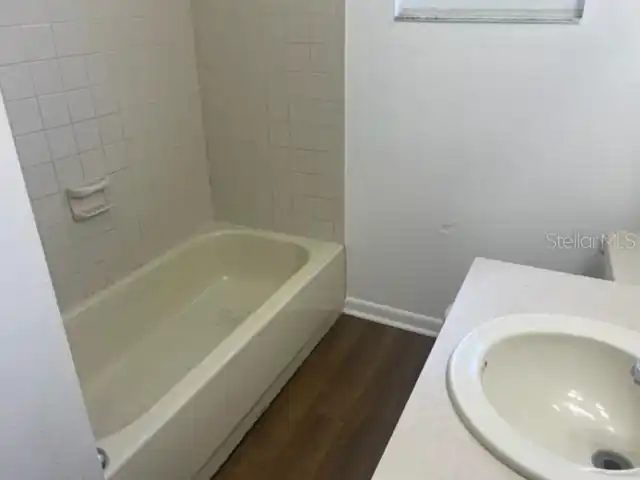 Listing Photo 8