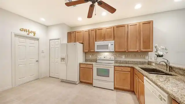 Listing Photo 11