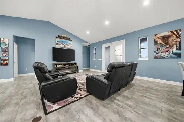 Listing Photo 8
