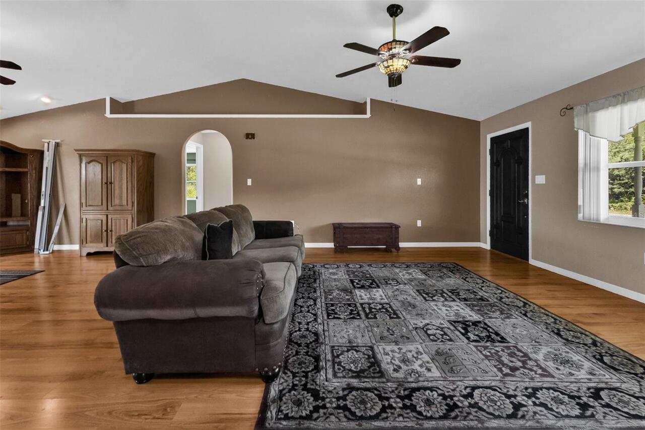 Listing Photo 8