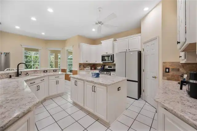 Listing Photo 8