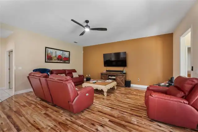 Listing Photo 12
