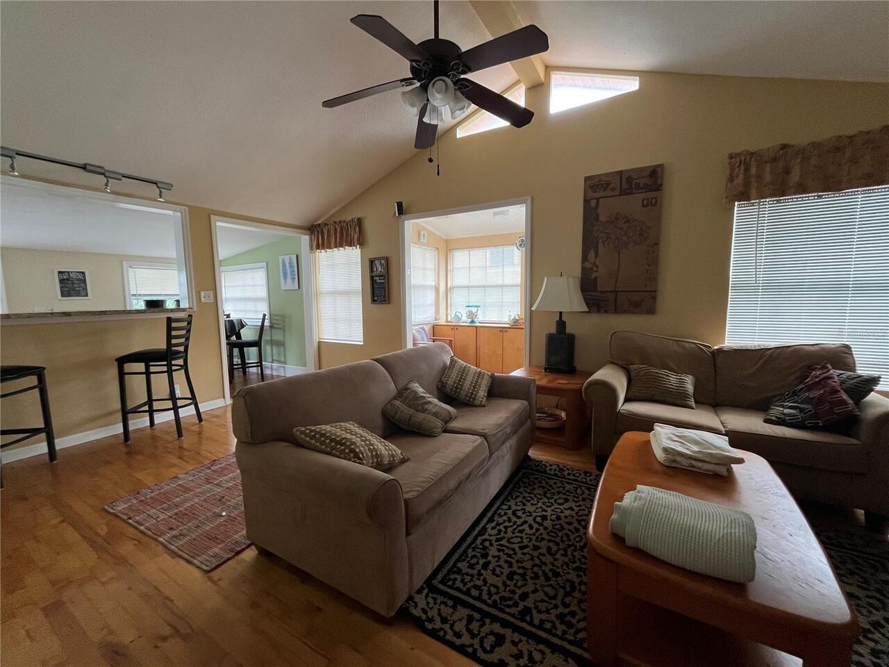 Listing Photo 12