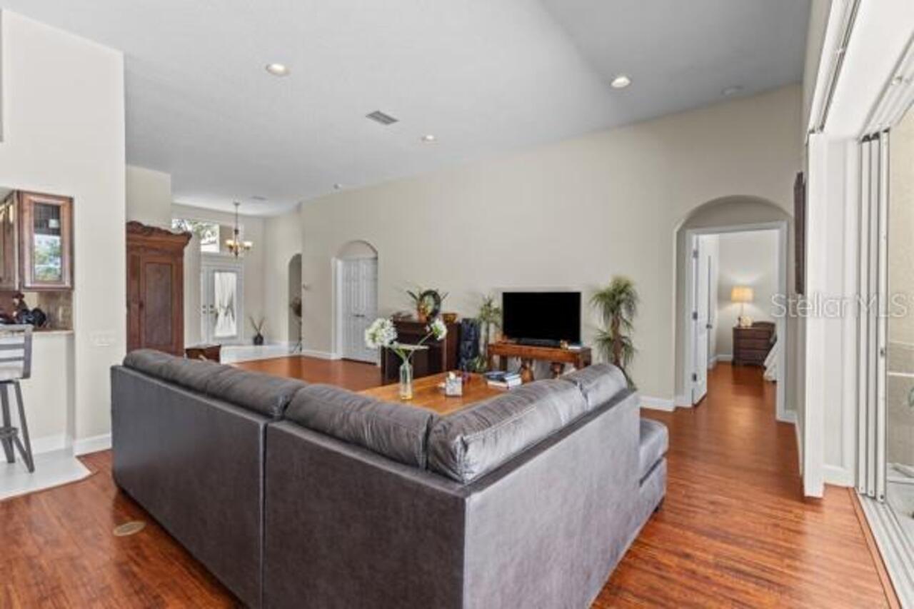 Listing Photo 14
