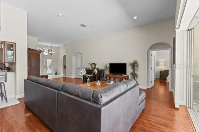 Listing Photo 14