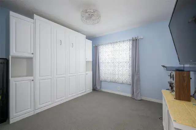 Listing Photo 12