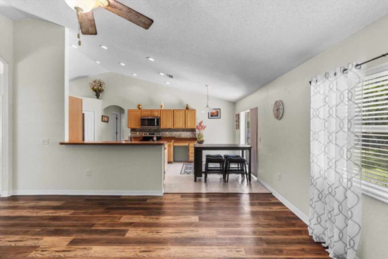 Listing Photo 14