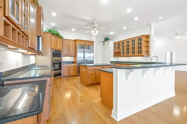Listing Photo 8