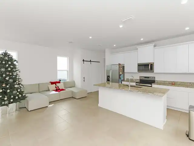 Listing Photo 16
