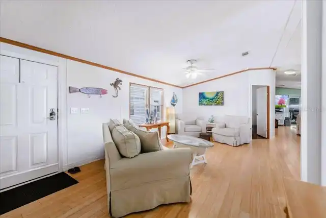 Listing Photo 12