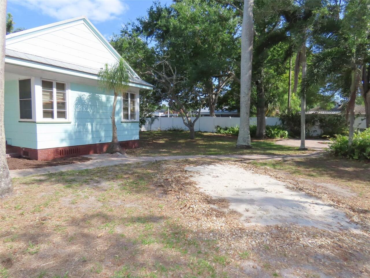 Listing Photo 12