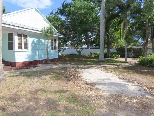 Listing Photo 12