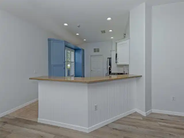 Listing Photo 9